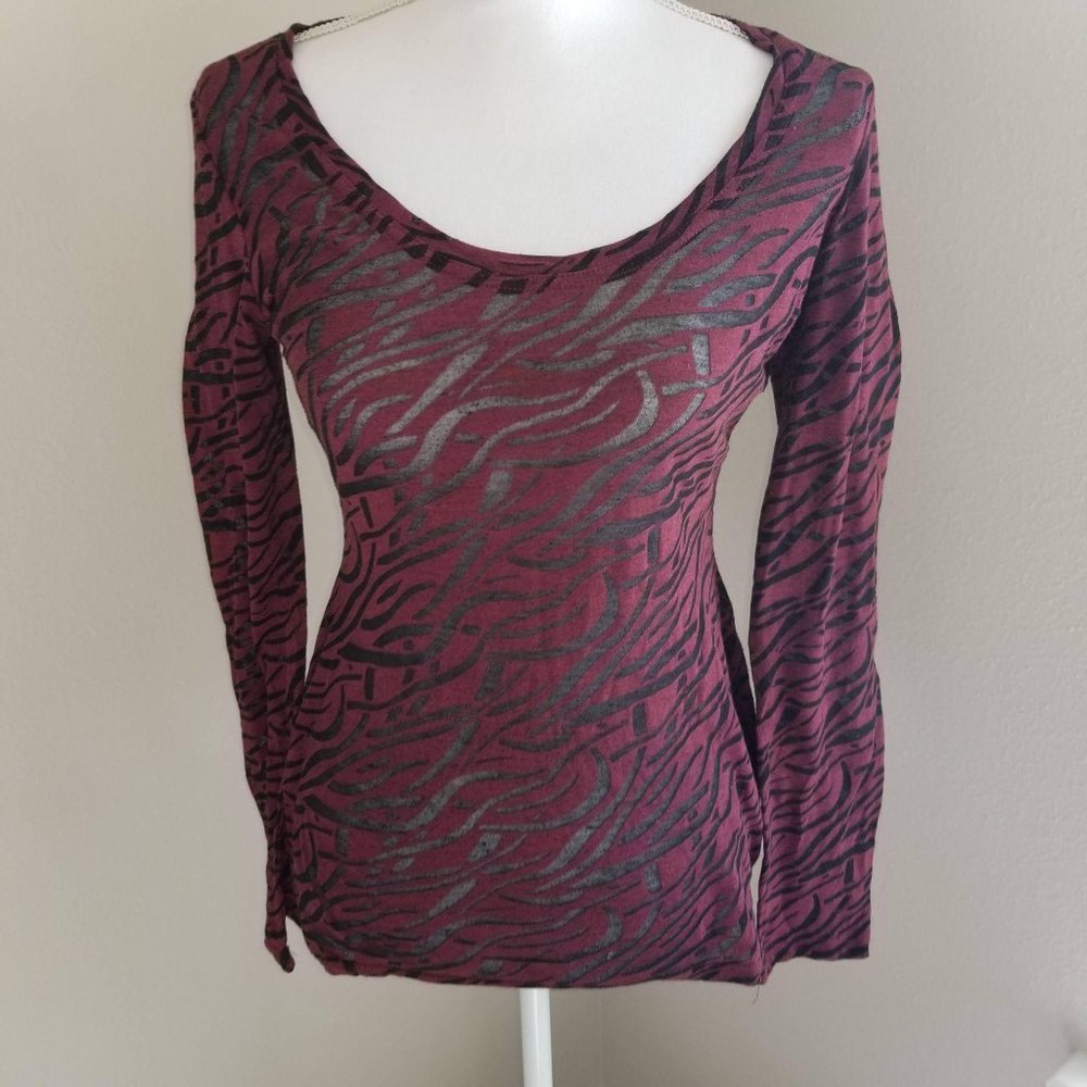 🦄maurices / M / Burgundy Strip Long Sleeve Tee